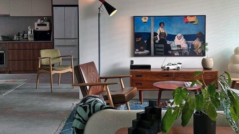 «Boy Apartment» -Τι είναι αυτή η νέα τάση που κάνει τους άντρες να ανατρέπουν τα κλισέ στη διακόσμηση 