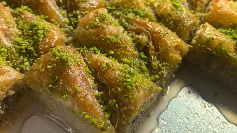 Φυστίκι και γλυκό στην Αθήνα: Πού να δοκιμάσετε κάτι πέρα από τη σοκολάτα Ντουμπάι