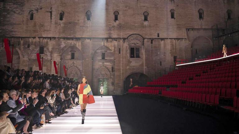 Η Louis Vuitton στην Αβινιόν -Ένα ταξίδι υψηλής ραπτικής ανάμεσα στην ιστορία και το όνειρο