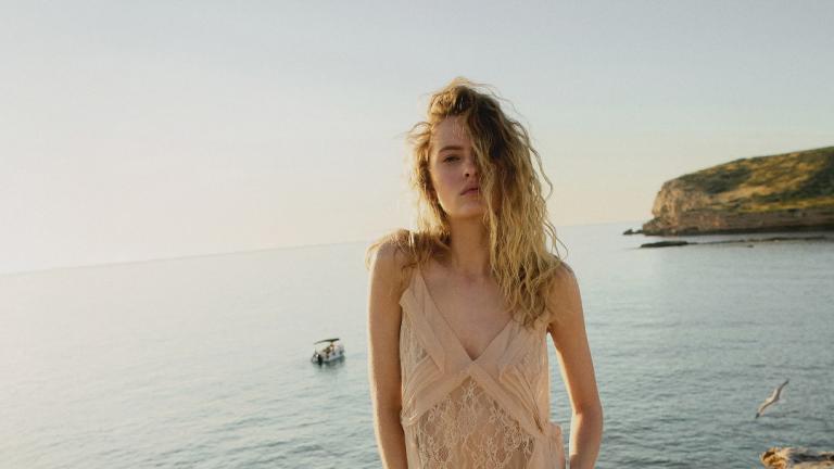 Τζιν/Φωτογραφία Instagram: Massimo Dutti 