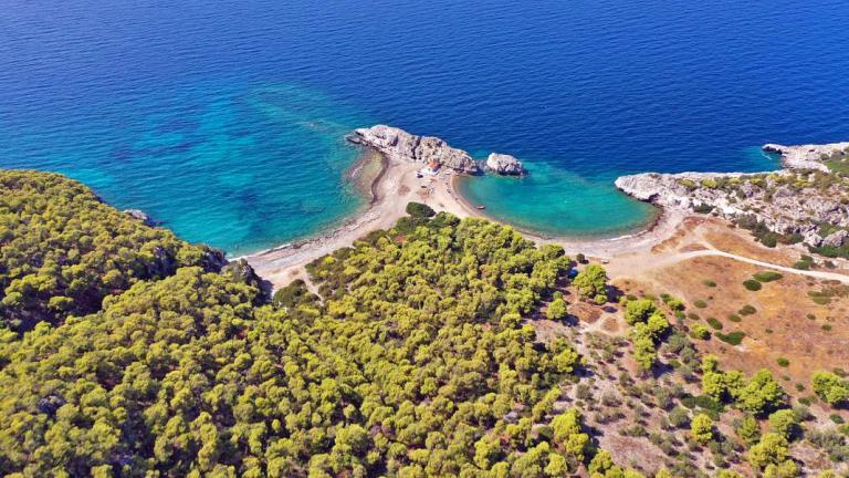 Αυτός είναι ο μυστικός παράδεισος 1,5 ώρα από την Αθήνα -Για πρώτη βουτιά και βόλτα σε φάρο-όνειρο