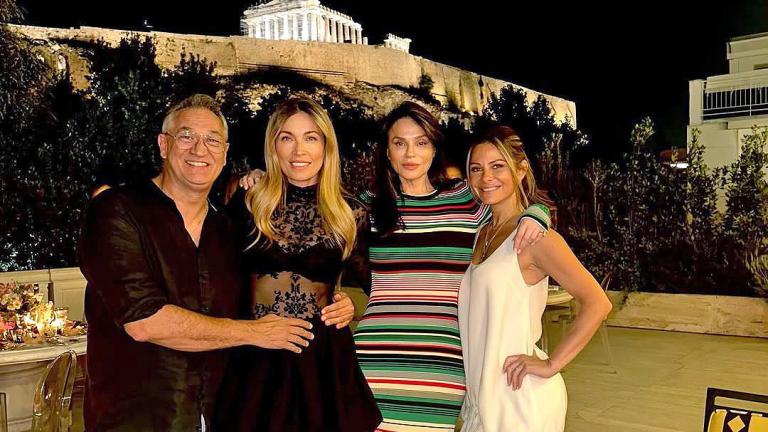 Η Σίλια Κριθαριώτη διασκεδάζει με ξέφρενο χορό στο σπίτι της μαζί με τη Μαρία Μενούνος και τη Μαριέττα Χρουσαλά