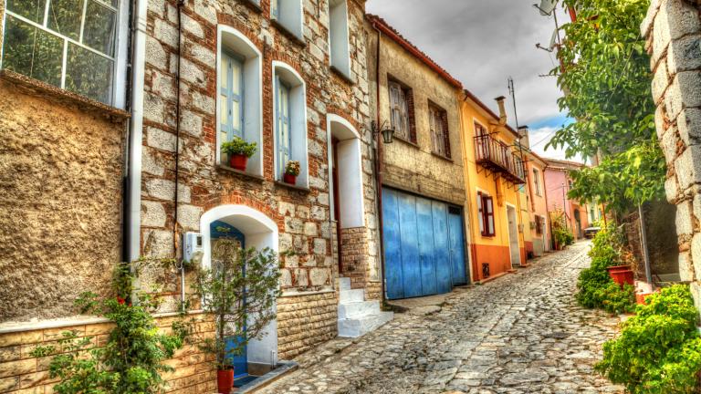 Στην Αγιάσο της Λέσβου τρως βασιλόπιτα και τον Αύγουστο