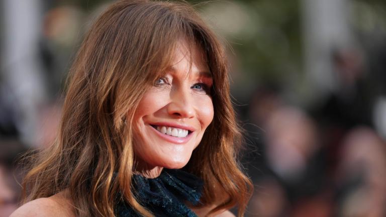 Πώς φορούν το ρουζ οι Γαλλίδες και δείχνουν πιο νεανικές