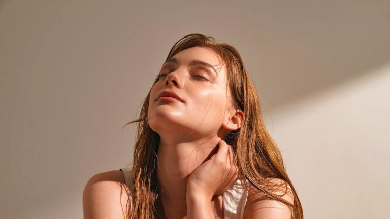 Φρεσκάδα στο λεπτό: Γιατί το Face Mist είναι το must-have της εποχής