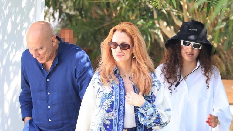 Ο Νίκος Γκάλης με τη σύζυγό του, Ελένη Παναγιώτου και την κόρη τους, Στέλλα