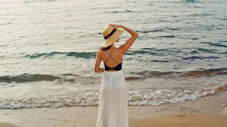 10 κορμάκια που χαρίζουν σε κάθε look στιλ και διακριτικό sexiness