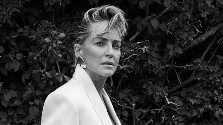 Η Σάρον Στόουν σε φωτογράφηση για τη Vogue