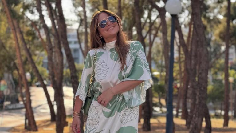 Η Νάνσυ Ζαμπέτογλου φόρεσε το παντελόνι από τα Zara που θα φοράμε όλο το καλοκαίρι