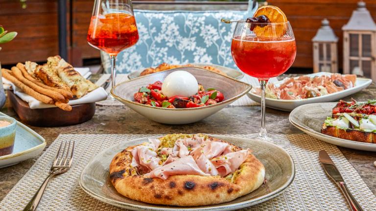 Ιταλικά πιάτα και aperitivo στο Il Giardino Segreto του ξενοδοχείου Μεγάλη Βρεταννία