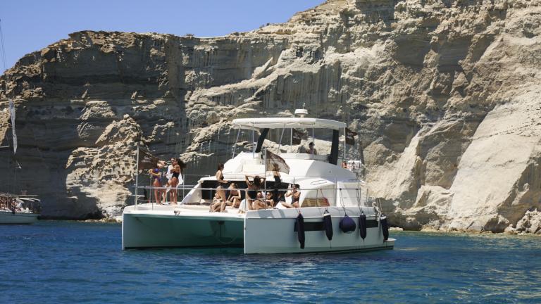 Πώς η Coccinelle έκανε τη Μήλο τον πιο στιλάτο προορισμό του φετινού καλοκαιριού