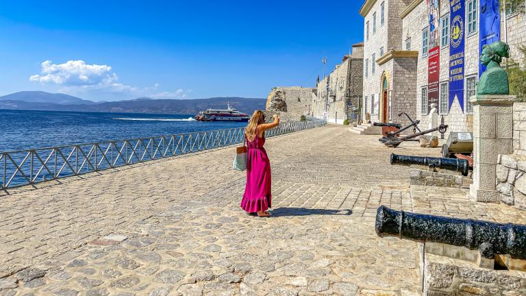 Φεύγεις για ένα τριήμερο κάπου κοντά; Αυτά είναι τα outfits που θα φορέσεις 