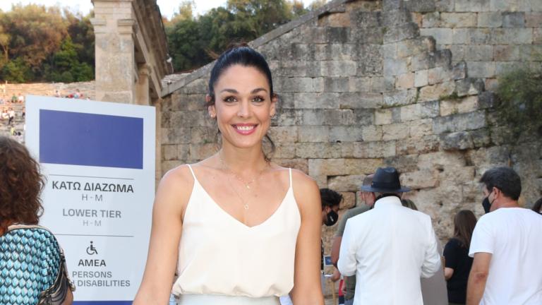 Η Ιωάννα Τριανταφυλλίδου σε καλοκαιρινή εμφάνιση 