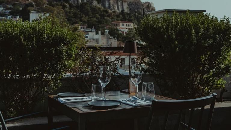 Δείπνο με μισελινάτο εστιατόριο με θέα την Ακρόπολη 