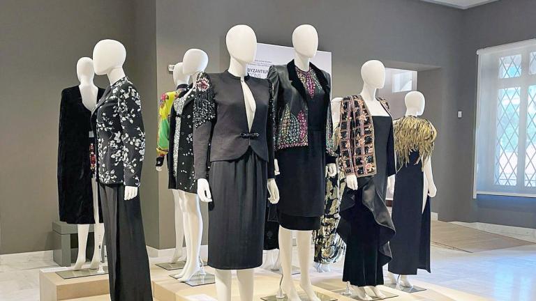 Η μόδα εισβάλλει για πρώτη φορά στους ιερούς χώρους του Βυζαντινού Μουσείου, με φόντο τη χρυσή εποχή του Βυζαντίου.