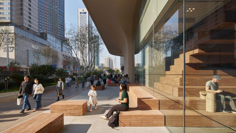 Τα Zara στην Κίνα επαναπροσδιορίζουν το retail: Το flagship στη Ναντζίνγκ που μπλέκει τον δημόσιο με τον ιδιωτικό χώρο