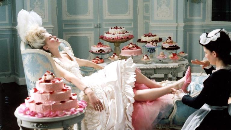 Στιγμιότυπο από την ταινία Marie Antoinette (2006) της Sofia Coppola. Ευγενική παραχώρηση των I Want Candy LLC. και Zoetrope Corp.