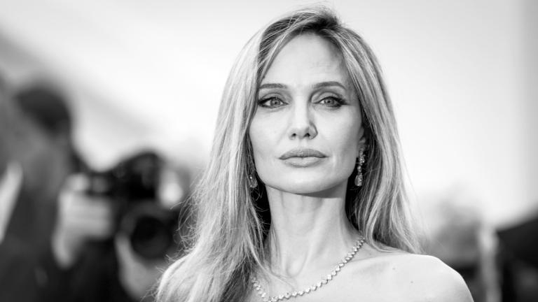 H Αντζελίνα Τζολί με eyeliner 