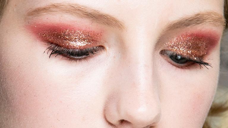 Το απόλυτο eye trend επιστρέφει: Glossy βλέμμα και πώς να το αποκτήσεις