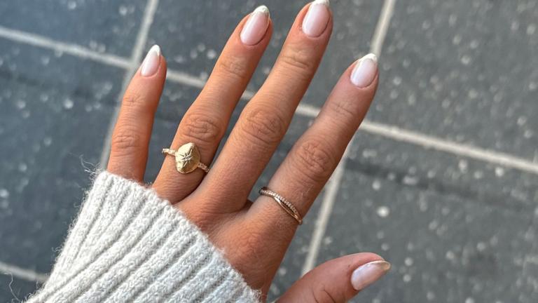 Νύχια σε σχήμα αμυγδάλου