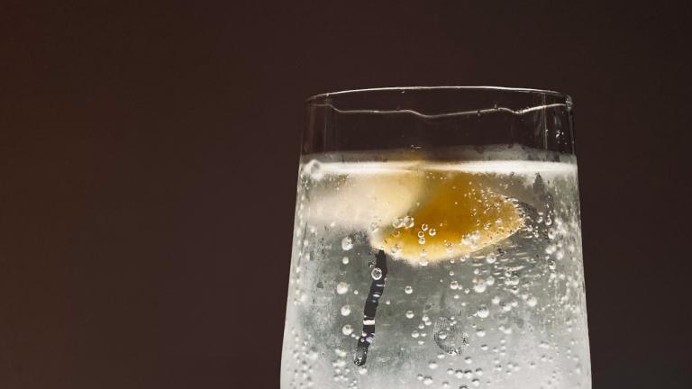 Τι να πίνετε για να μην έχετε φούσκωμα στην κοιλιά