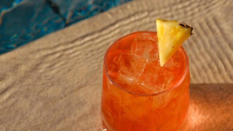 Cocktails δίπλα στην πισίνα