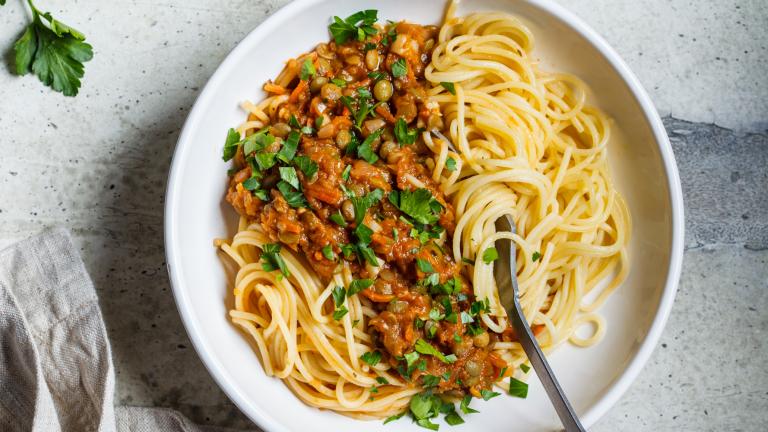 Σπαγγέτι και κοκκινιστές φακές / Φωτογραφία: Shutterstock