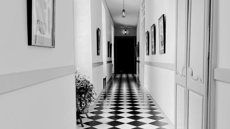 Γιατί ο διάδρομος του σπιτιού σας φαίνεται στενός