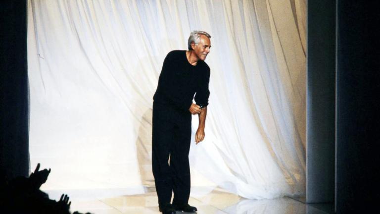 Armani’s Greige: Το διακριτικό χρώμα που καθόρισε το clean aesthetic πριν την εποχή του
