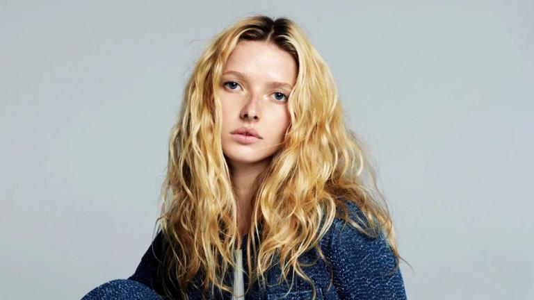 Η Απλ Μάρτι  στην πρώτη της καμπάνια ως μοντέλο 