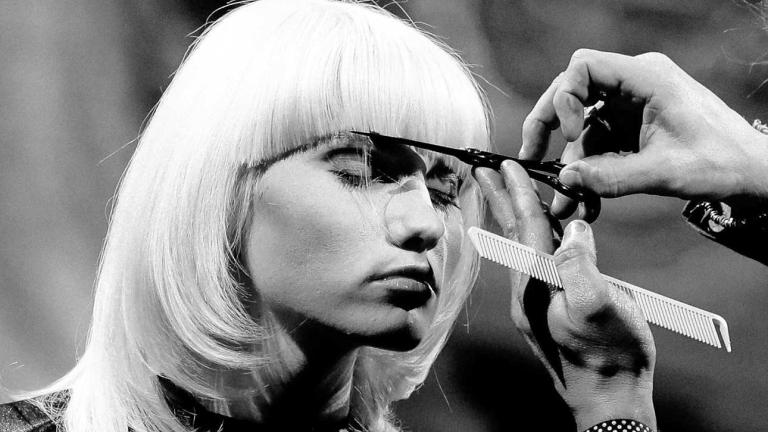 Το κούρεμα που λατρεύουν οι γυναίκες άνω των 30 -Κρύβει τους μαύρους κύκλους, χαρίζει όγκο στα λεπτά μαλλιά