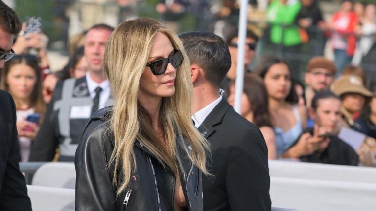 Η Σαρλίζ Θερόν με τζάκετ χωρίς τίποτα από μέσα 