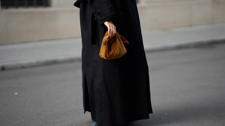 Ένας στιλίστας αποκαλύπτει το ιδανικό μήκος για το παλτό -Κολακεύει κάθε σώμα και αναδεικνύει τη σιλουέτα