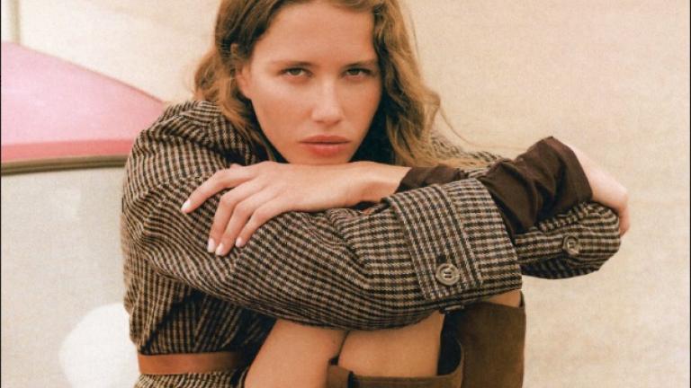 Η φούστα των H&M που ταιριάζει παντού -Από το πρωί ως το βράδυ, είναι το κομμάτι της σεζόν