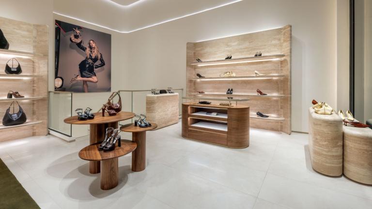 Ο οίκος Jimmy Choo ανοίγει την πρώτη του μπουτίκ στην Αθήνα