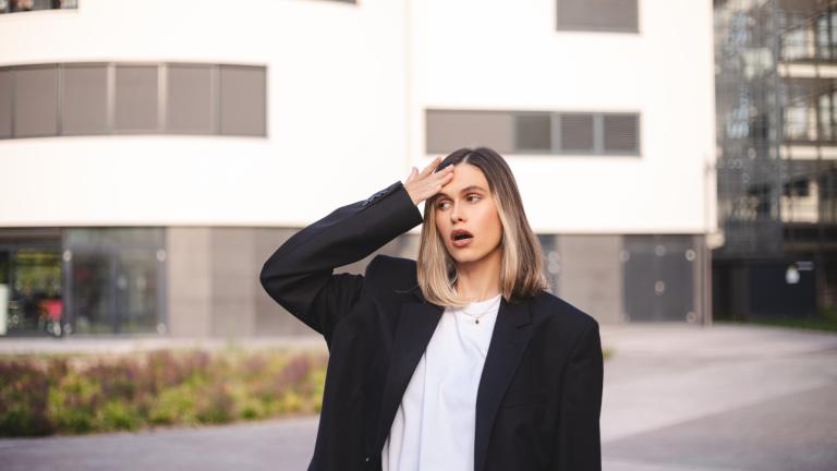 Γυναίκα που κάτι ξέχασε 