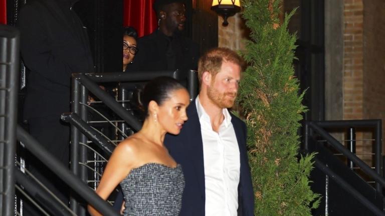 Η Μέγκαν Μαρκλ με τουίντ Chanel φόρεμα σε έξοδο με τον πρίγκιπα Χάρι