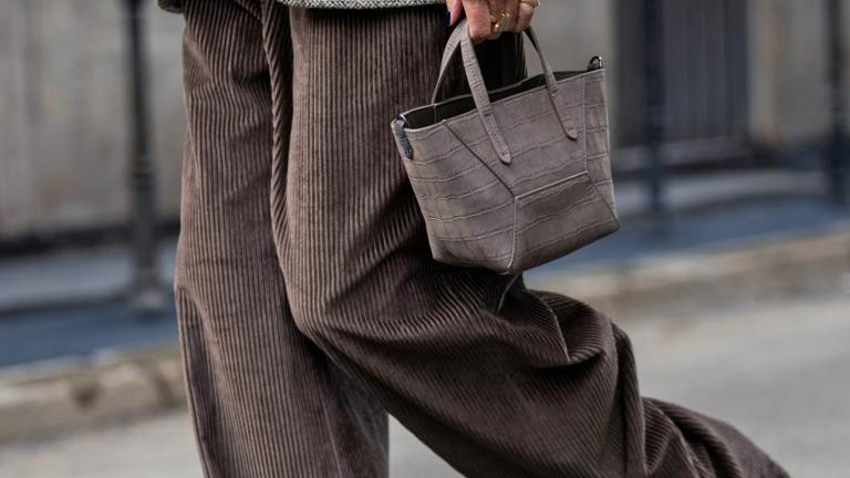 Αν αγοράσεις μόνο τρία παντελόνια φέτος, η style expert λέει να είναι αυτά