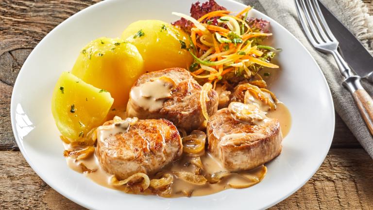 Χοιρινό με λευκό κρασί / Φωτογραφία: Shutterstock