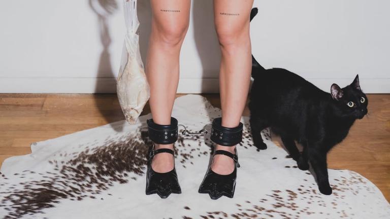 Ποιο είναι το brand πίσω από το άσχημο παπούτσι/Φωτογραφία: Instagram/Zmeika