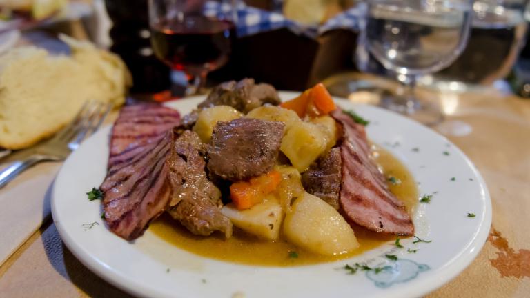 Ο ιδανικός χριστουγεννιάτικος προορισμός -3 μέρη στην Αράχωβα για καλό φαγητό