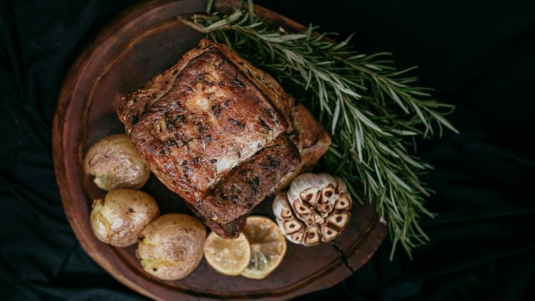 Αρνί με πατάτες / Φωτογραφία: Unsplash