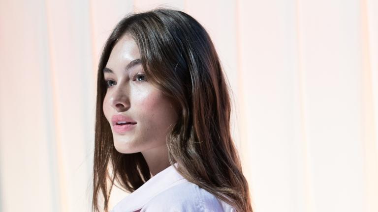 Λάμψη σε δύο βήματα: Πώς η απολέπιση και η ενυδάτωση αλλάζουν το δέρμα σου