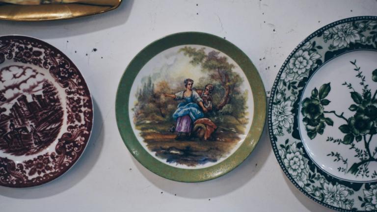 Πιάτα στον τοίχο