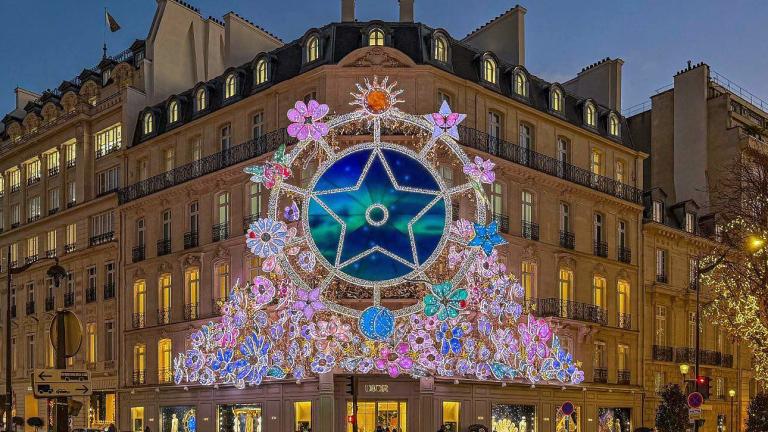 Γιορτινή φωταγώγηση στο Παρίσι