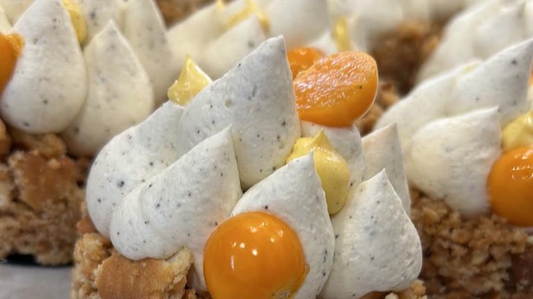 Polaroid: Το γλυκοπωλείο της Ηλιούπολης με flan parisien, κανταΐφι και viral Lotus γλυκά