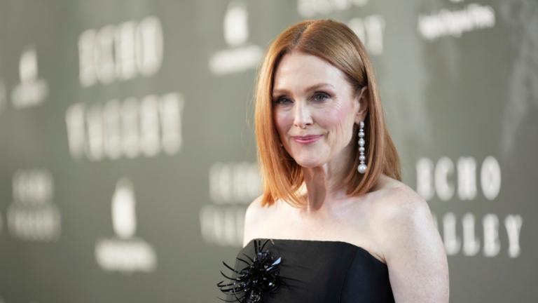 Η Τζούλιαν Μουρ στο κόκκινο χαλί