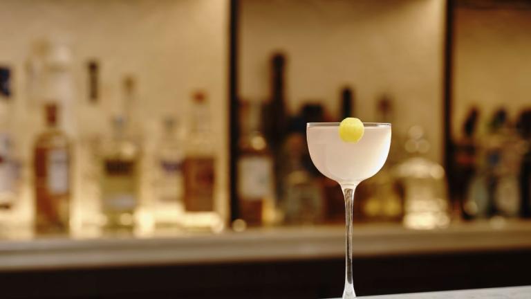 Ποτό στο lobby του King George