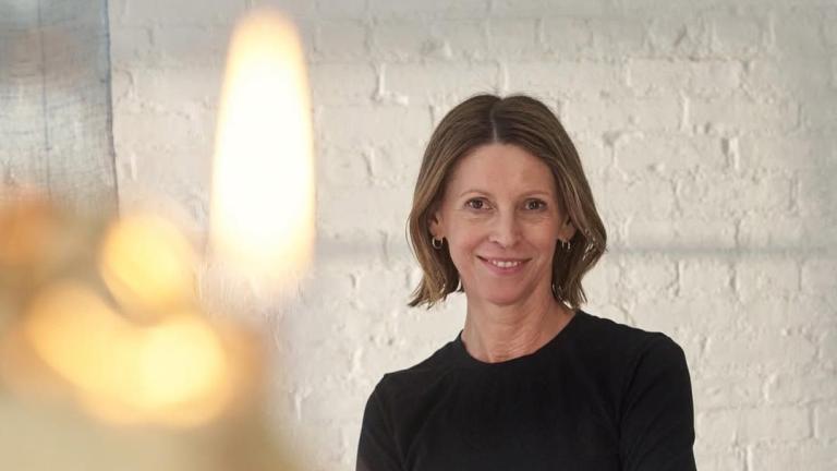 Η σχεδιάστρια φωτιστικών που μοιάζουν με έργα