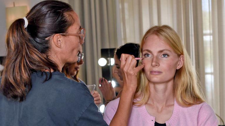 On the go glam: Πώς θα κάνεις μακιγιάζ σε χρόνο μηδέν